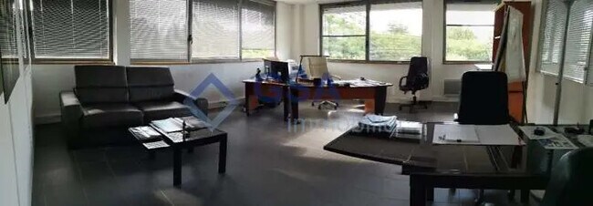 Plus de détails pour Bureau, Local d'activités à louer