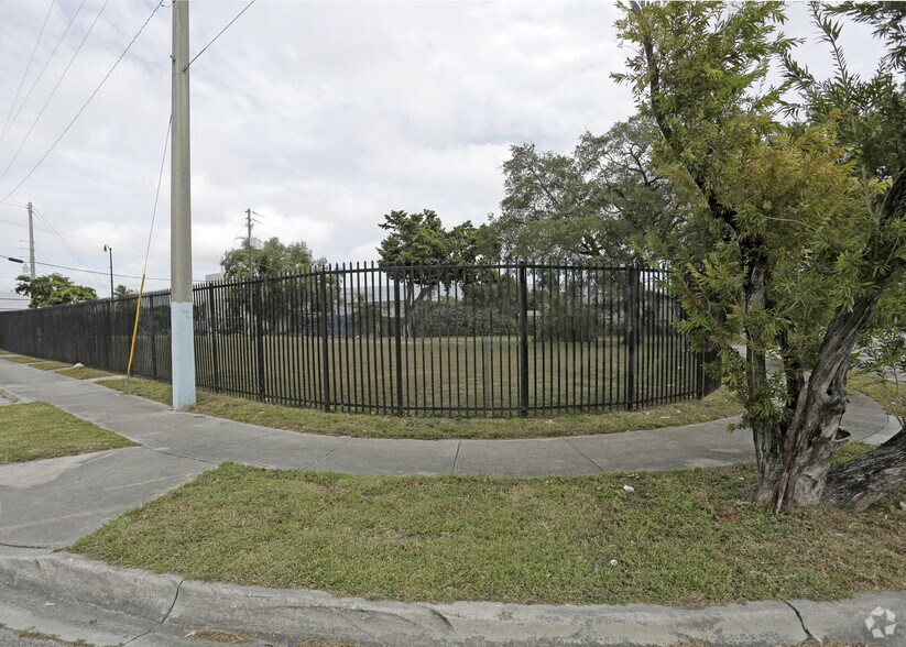 282 NW 36th St, Miami, FL à louer - Photo principale – Image 1 sur 8