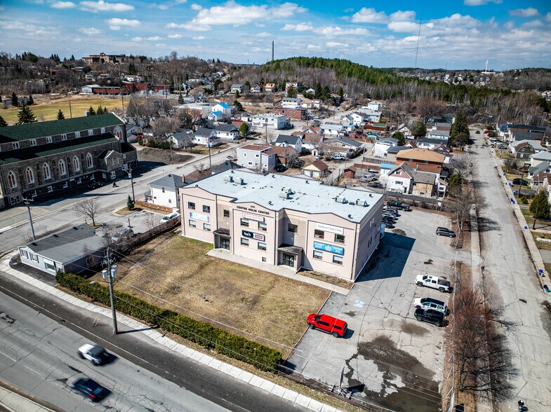 435 Notre Dame Av, Sudbury, ON à louer - Photo de l’immeuble – Image 3 sur 6
