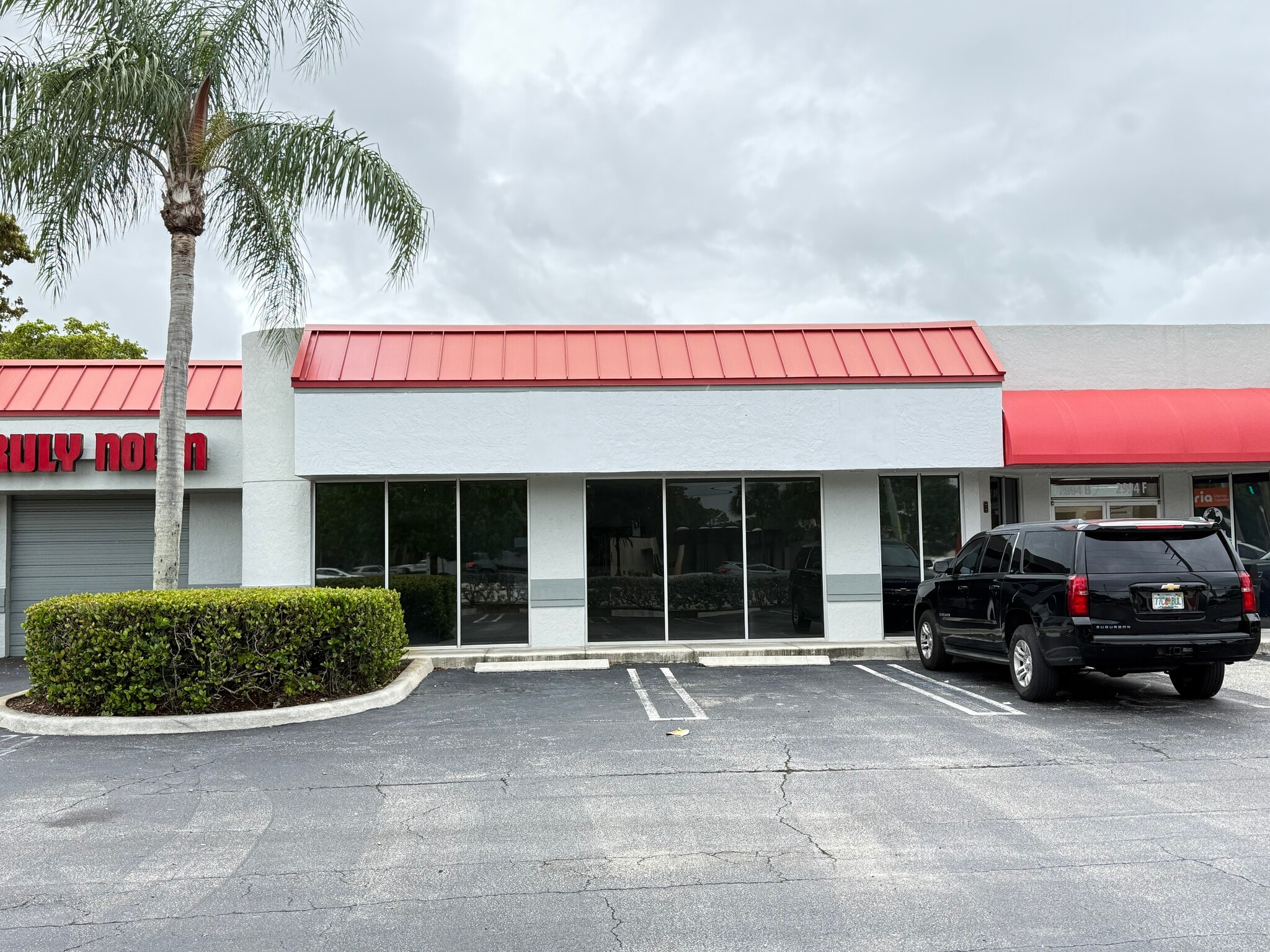 2902-2990 Jog Rd, Greenacres, FL à louer Photo de l’immeuble– Image 1 sur 6