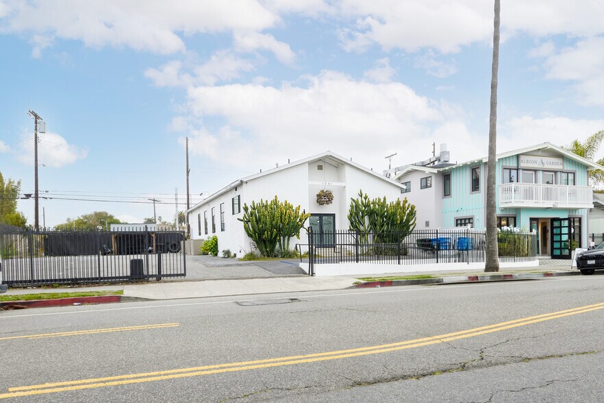 1041 Abbot Kinney Blvd, Venice, CA à louer - Photo de l’immeuble – Image 3 sur 14
