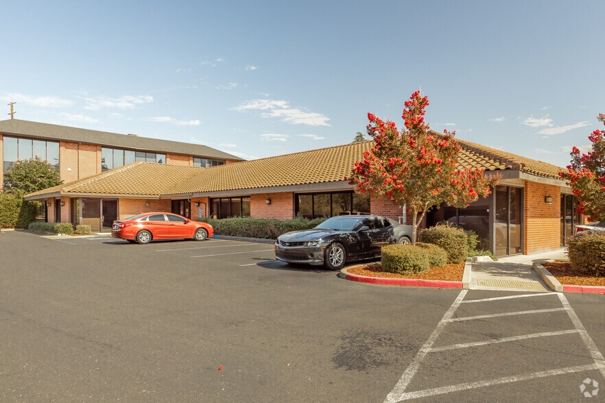 2045 Hurley Way, Sacramento, CA à vendre - Photo de l’immeuble – Image 2 sur 4