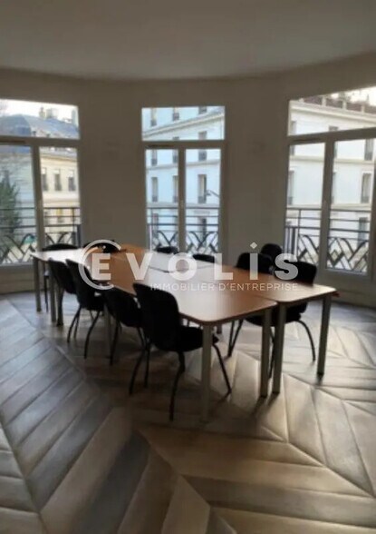 Bureau dans Paris à louer - Photo de l’immeuble – Image 1 sur 3