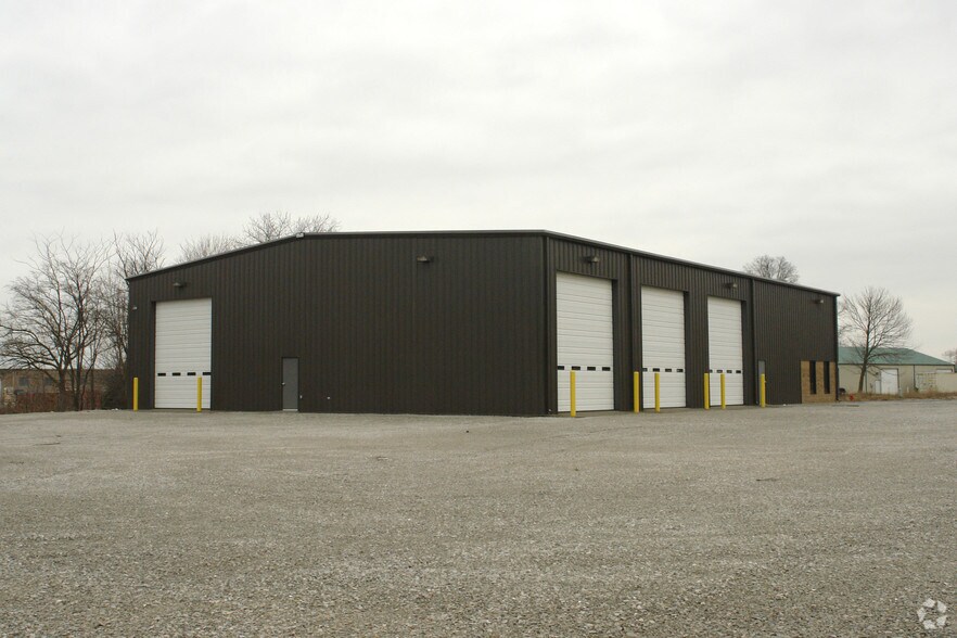 1234 Bringham Dr, Sellersburg, IN à vendre - Photo de l’immeuble – Image 3 sur 4
