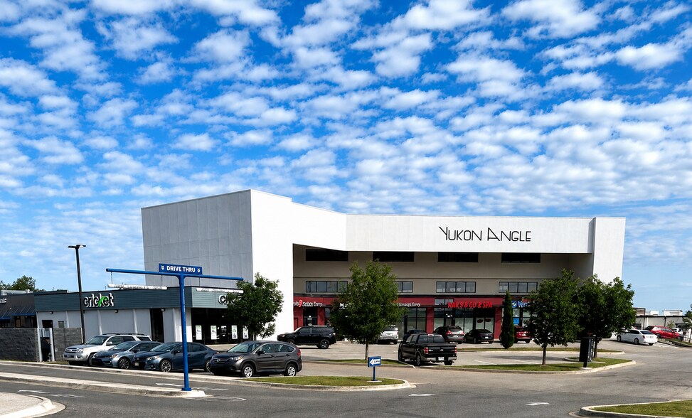 1010 Garth Brooks Blvd, Yukon, OK à louer - Photo de l’immeuble – Image 3 sur 9