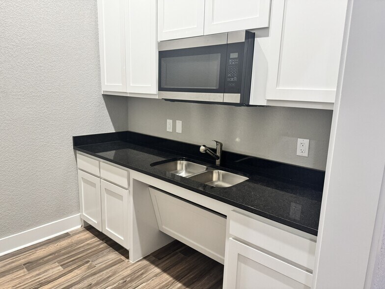 5899 Preston Rd, Frisco, TX à louer - Photo de l’immeuble – Image 3 sur 8