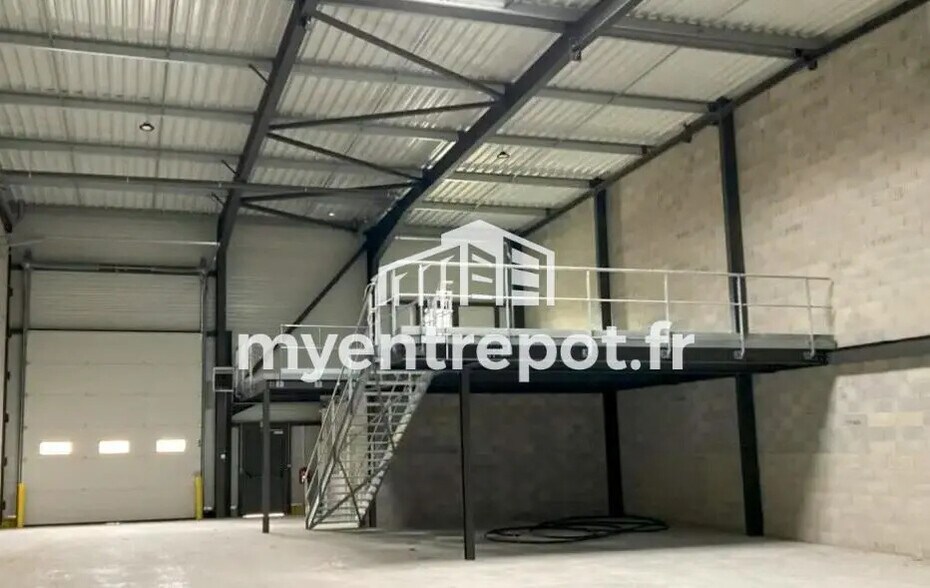 Local d'activités dans Signes à vendre - Photo intérieure – Image 3 sur 5