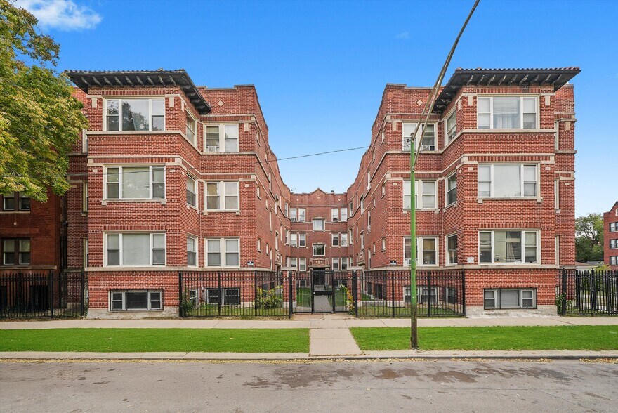 7245-7255 S Bennett Ave, Chicago, IL à vendre - Photo de l’immeuble – Image 1 sur 8