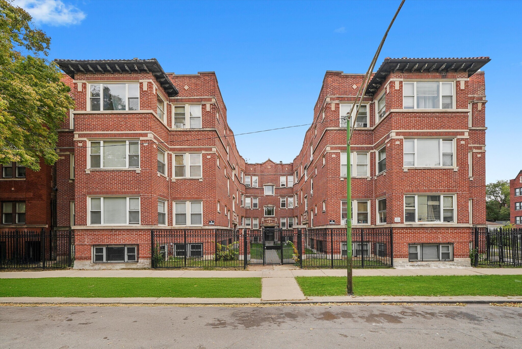 7245-7255 S Bennett Ave, Chicago, IL à vendre Photo de l’immeuble– Image 1 sur 9