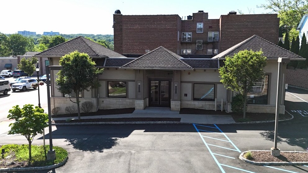 725 Bloomfield Ave, Verona, NJ à vendre Photo de l’immeuble– Image 1 sur 12