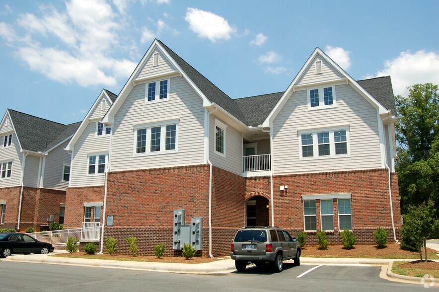 575 Davidson Gateway Dr, Davidson, NC à vendre - Photo de l’immeuble – Image 3 sur 22