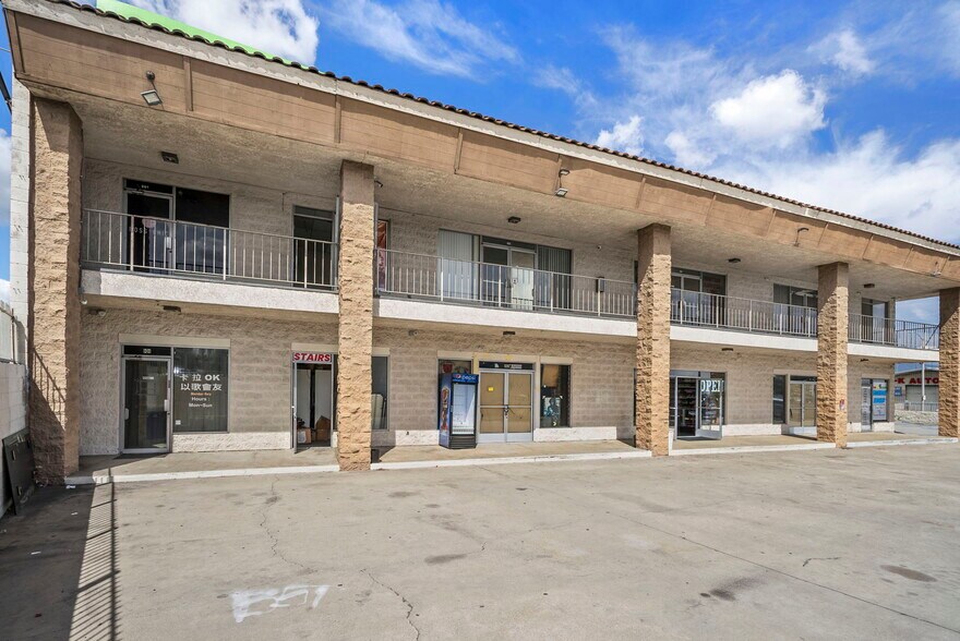 19254 E Walnut Dr N, Rowland Heights, CA à vendre - Photo de l’immeuble – Image 2 sur 12
