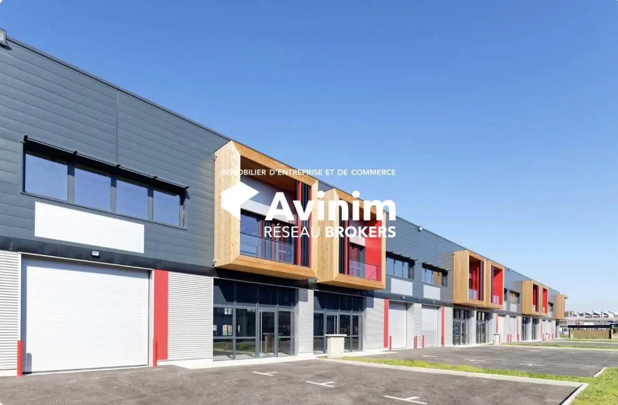 Industriel/Logistique dans Villeneuve-lès-Avignon à louer Photo de l’immeuble– Image 1 sur 4