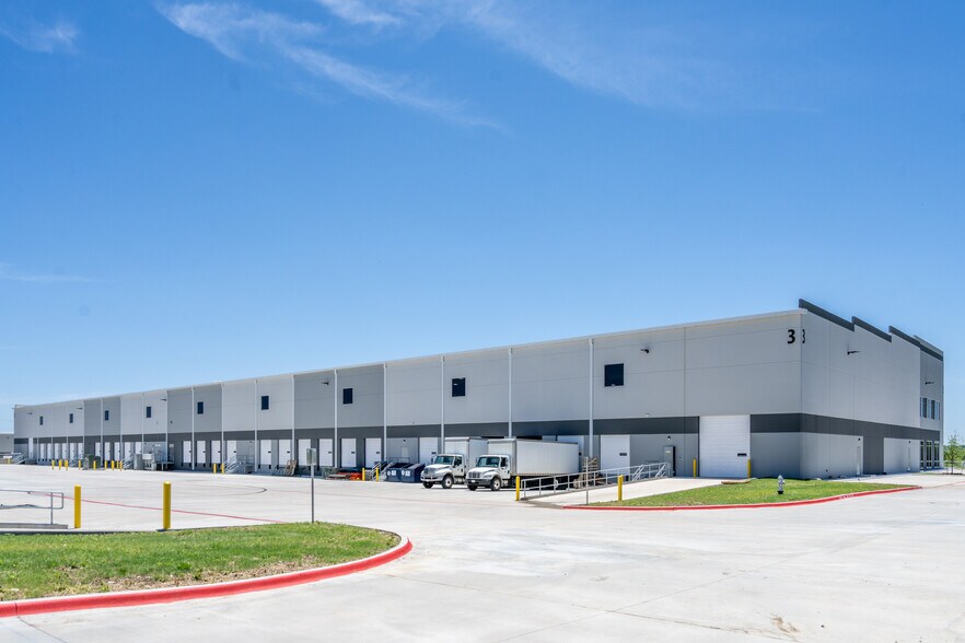 McAngus Rd & TX 130, Del Valle, TX à louer - Photo de l’immeuble – Image 2 sur 17