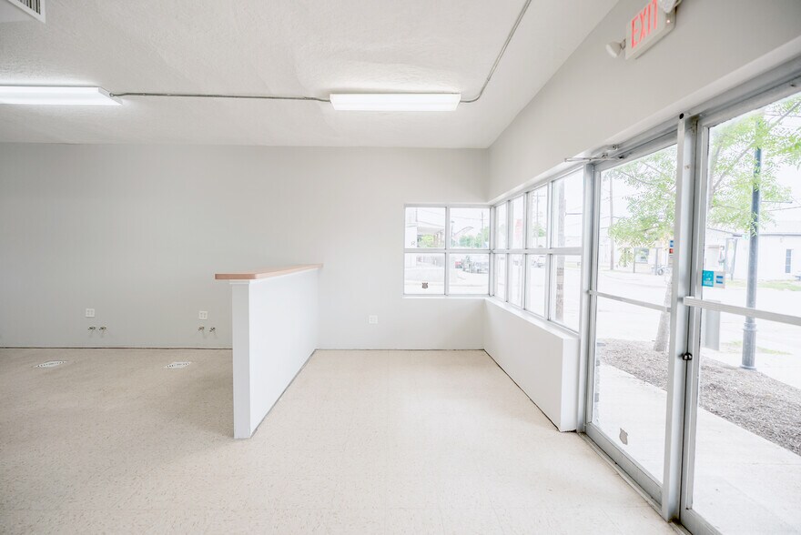 2402 Main St, Waller, TX à louer - Photo de l’immeuble – Image 3 sur 7