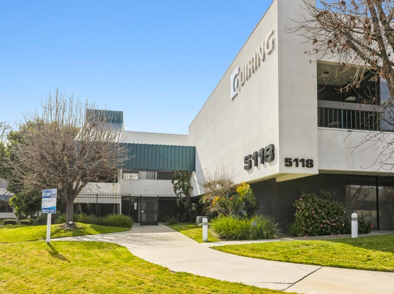 5118 E Clinton Way, Fresno, CA à louer - Photo de l’immeuble – Image 1 sur 5