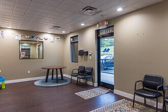 110 Corporate Dr, Johnson City, TN à louer Photo intérieure– Image 2 sur 10