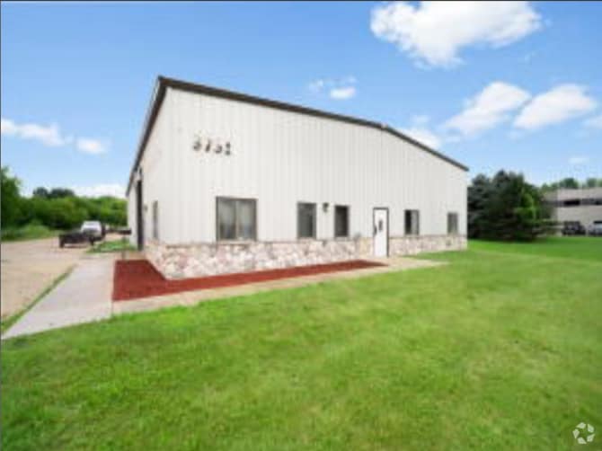 3751 Scenic Rd, Slinger, WI à louer - Photo principale – Image 1 sur 3