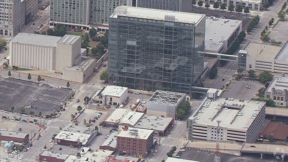 175 E 2nd St, Tulsa, OK à louer - Vidéo aérienne – Image 2 sur 17