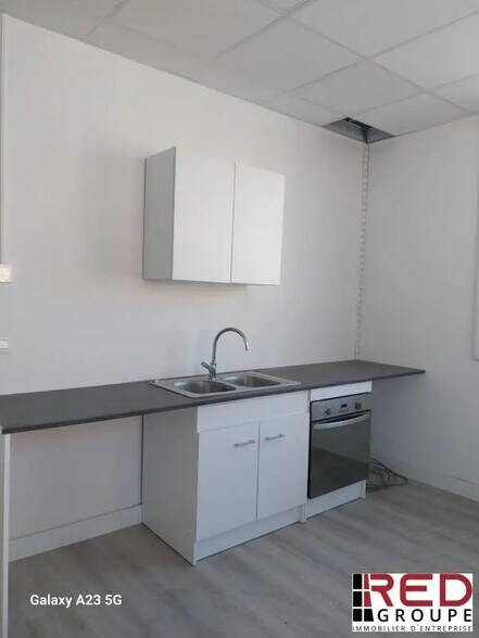 Bureau dans Marseille à louer - Photo de l’immeuble – Image 2 sur 4