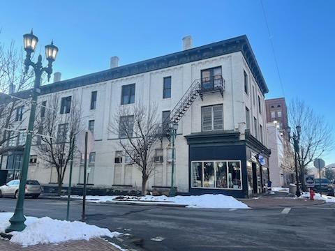 134-136 E 5th St, East Liverpool, OH à vendre - Photo principale – Image 1 sur 11