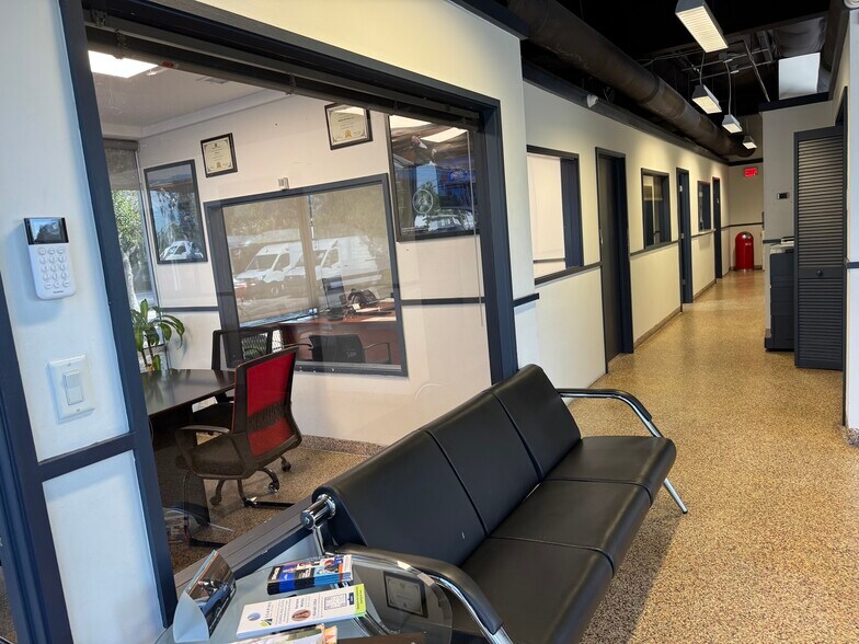 2980 W Oakland Park Blvd, Oakland Park, FL à vendre - Photo de l’immeuble – Image 3 sur 13