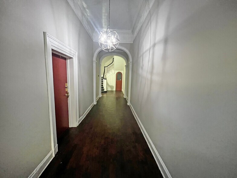 1041 St. Paul St, Baltimore, MD à vendre - Photo de l’immeuble – Image 3 sur 8