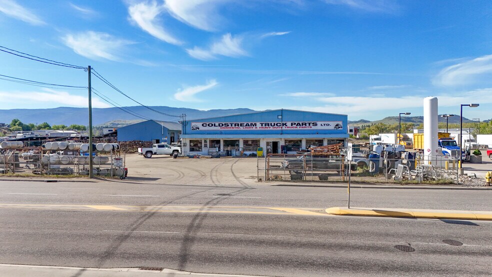 3240 48 Av, Vernon, BC à louer - Photo de l’immeuble – Image 2 sur 16