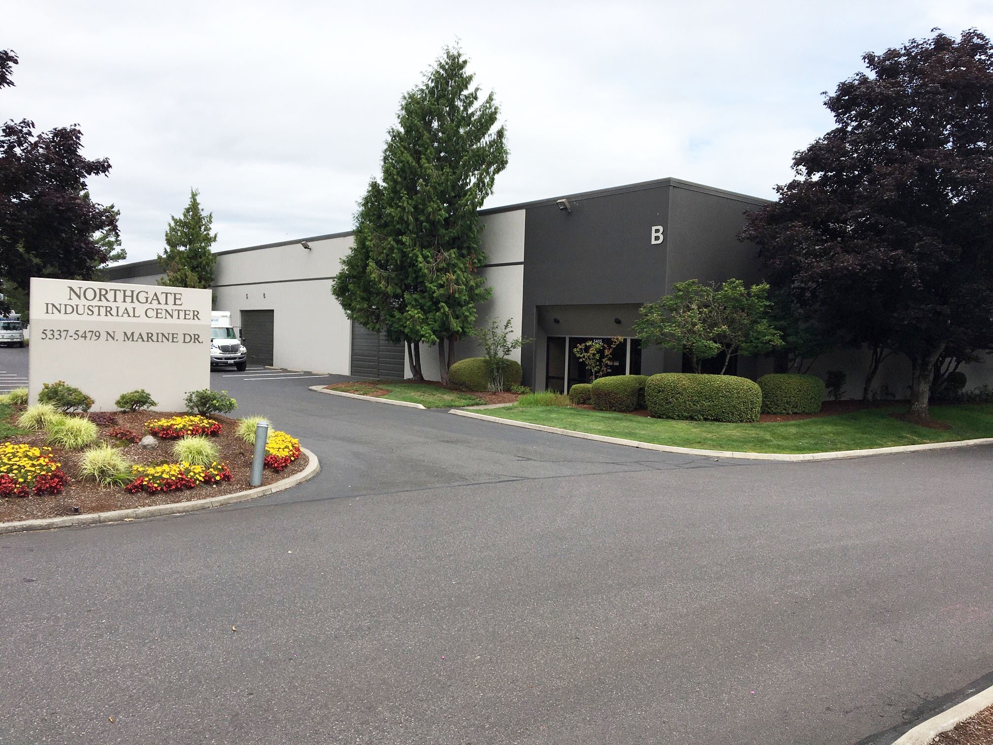 5357-5409 N Marine Dr, Portland, OR à louer Photo principale– Image 1 sur 3