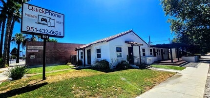 801 E Florida Ave, Hemet, CA à louer Photo de l’immeuble– Image 1 sur 4