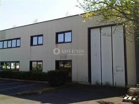 Local d’activités dans Pontault-Combault à louer - Photo de l’immeuble – Image 2 sur 2