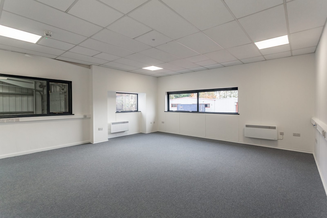 St Johns Rd, Isleworth, MDS TW7 6NJ - Lot 15 -  - Photo intérieure - Image 1 of 7