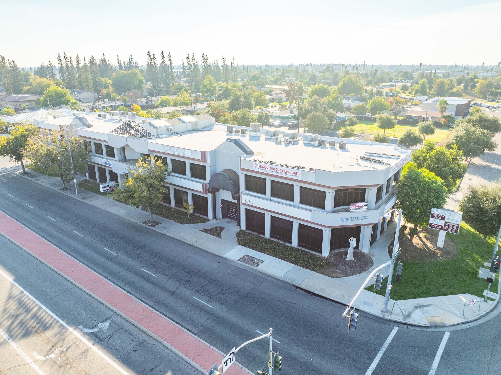 6769 N Fresno St, Fresno, CA à vendre Photo de l’immeuble– Image 1 sur 6