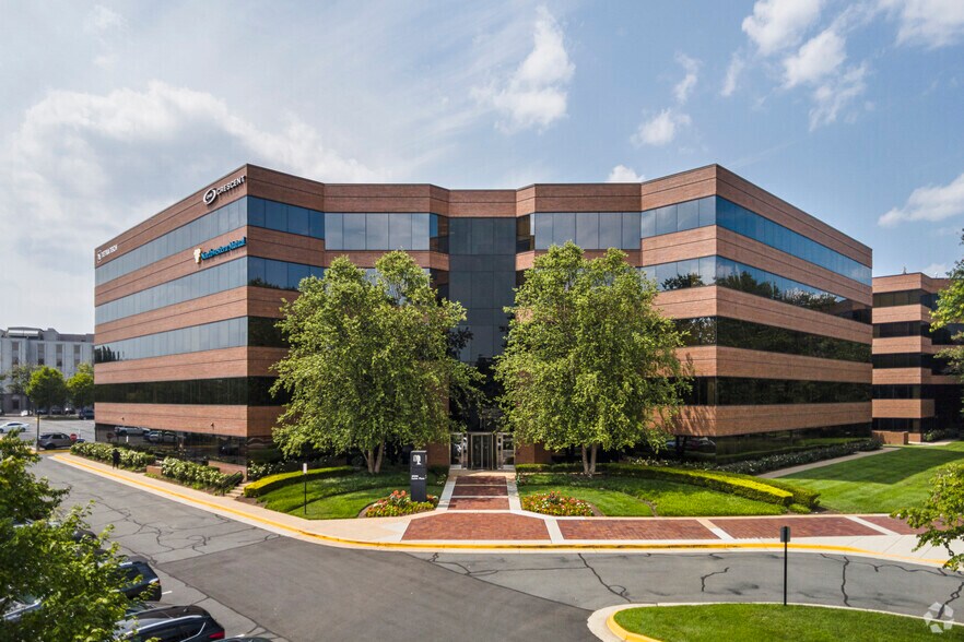 10306 Eaton Pl, Fairfax, VA à louer - Photo de l’immeuble – Image 1 sur 14