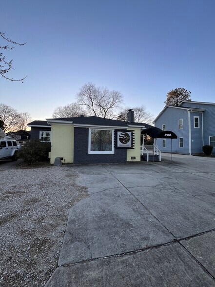 4904 Park Rd, Charlotte, NC à louer - Photo de l’immeuble – Image 1 sur 1