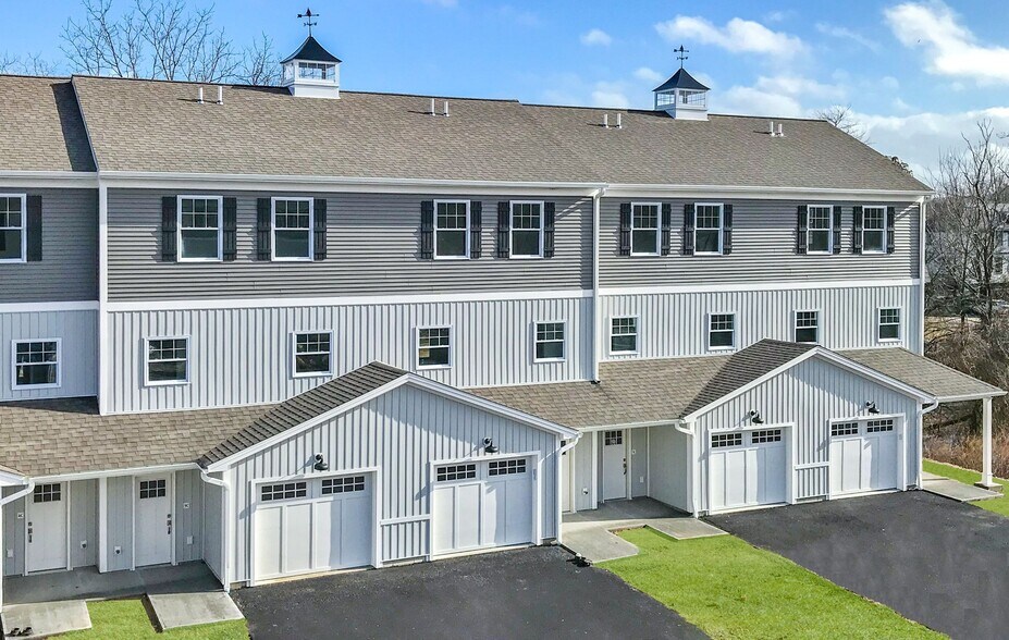 10 Fort Hill Rd, Groton, CT à vendre - Photo principale – Image 1 sur 15