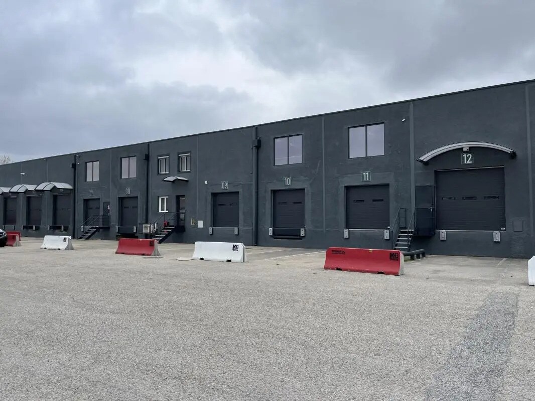 20-22 Avenue Du 24 Août 1944, Corbas à louer Photo de l’immeuble– Image 1 sur 7