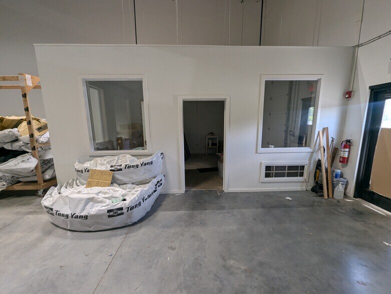 20 Haypress Rd, Cranbury, NJ à louer - Photo intérieure – Image 3 sur 7