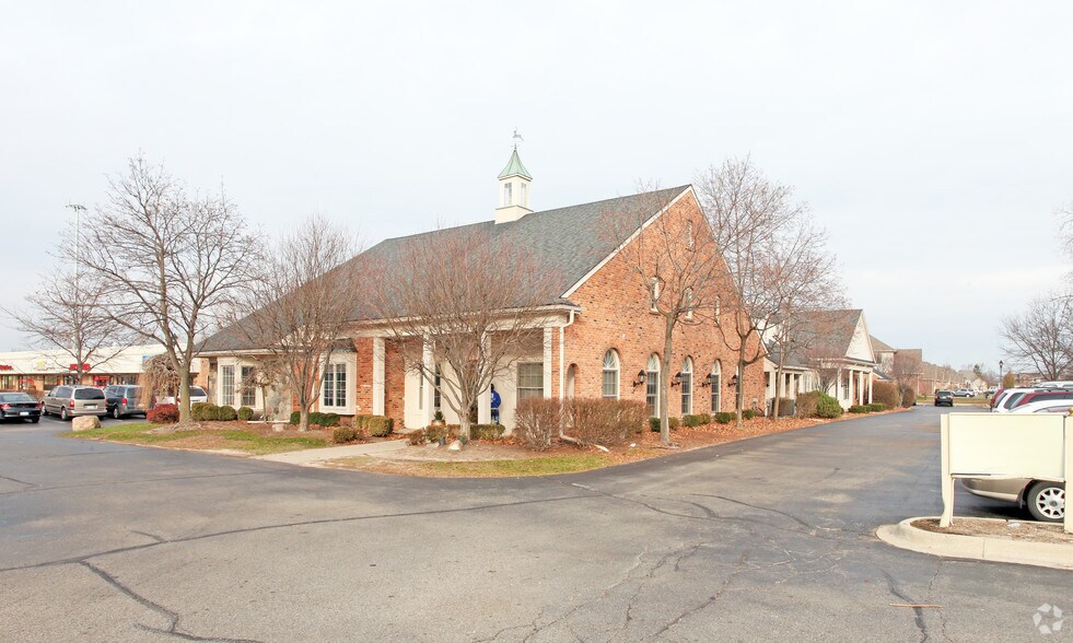 4247-4371 E 14 Mile Rd, Sterling Heights, MI à louer - Photo de l’immeuble – Image 1 sur 10