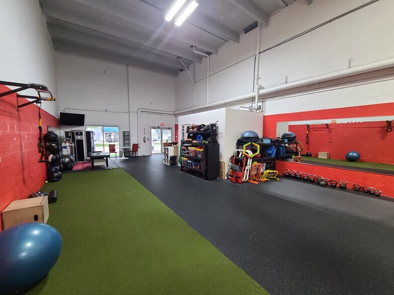 4980 NW 165th St, Miami Gardens, FL à vendre - Photo intérieure – Image 2 sur 6