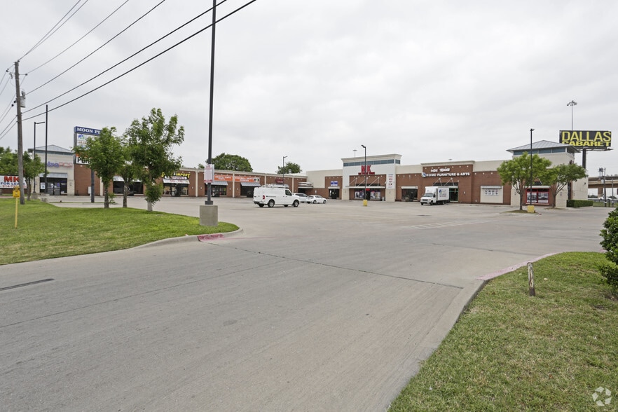 11637 Harry Hines Blvd, Dallas, TX à louer - Photo principale – Image 1 sur 9