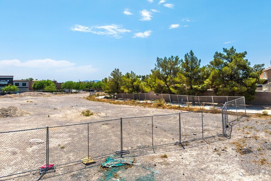7285 W Azure Dr, Las Vegas, NV à vendre - Photo de l’immeuble – Image 3 sur 19