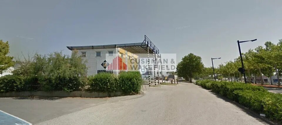 Local commercial dans Nîmes à louer - Photo de l’immeuble – Image 2 sur 3