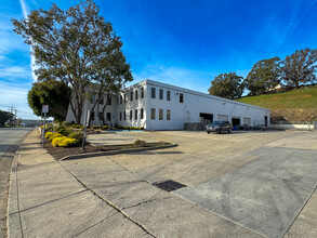 415-425 E Grand Ave, South San Francisco, CA à louer Photo de l’immeuble– Image 1 sur 9