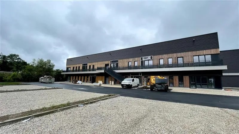 Local commercial dans Vaires-sur-Marne à louer - Photo de l’immeuble – Image 3 sur 7