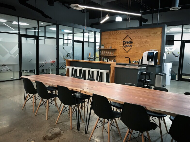 4030 8th St SE, Calgary, AB à louer - Photo intérieure – Image 3 sur 13