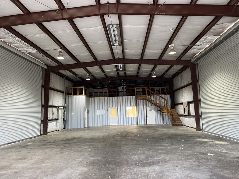 3318 Dwayne Rd, Rosharon, TX à louer - Photo de l’immeuble – Image 3 sur 11