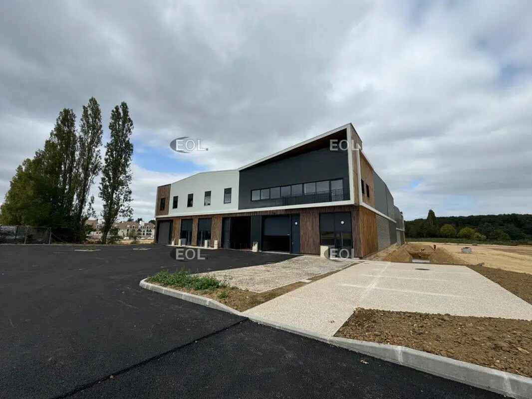 Local d'activités dans Plaisir à vendre Photo de l’immeuble– Image 1 sur 13