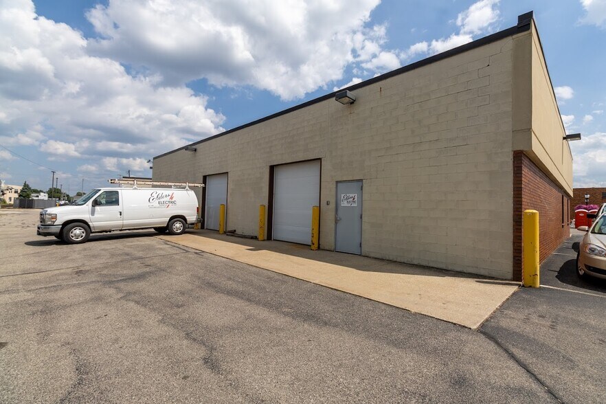 4051 Chicago Dr SW, Grandville, MI à louer - Photo de l’immeuble – Image 2 sur 12