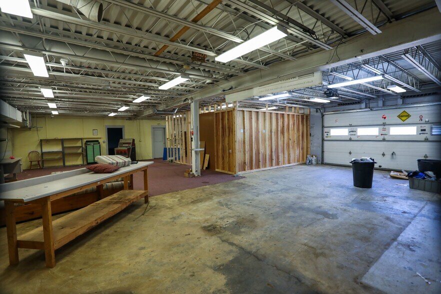 185 Columbia St, Adams, MA à louer - Photo de l’immeuble – Image 3 sur 10